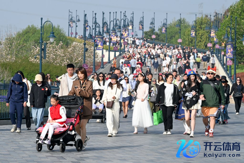 4月5日，上海迪士尼度假区迎来客流岑岭。倾盆新闻记者 朱伟辉 图
